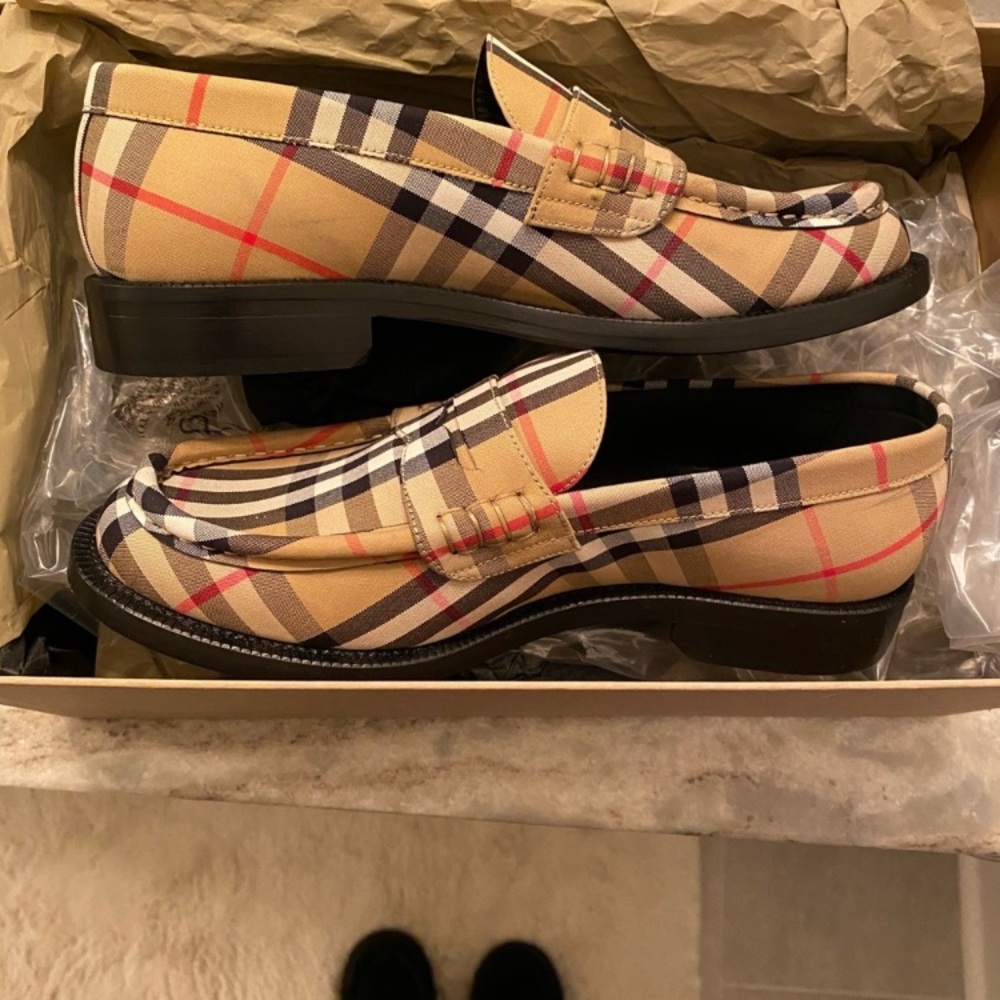 Burberry Shoes ( looks brand new, lightly worn )